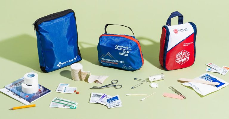 3 meilleures trousses de premiers secours pour la randonnée et les activités de plein air en 2024 | Avis sur les coupe-fils
