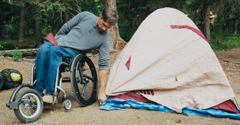 Le meilleur équipement de camping en voiture pour les utilisateurs de fauteuils roulants